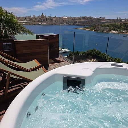 Unique Seafront Triplex Penthouse With Panoramic Bedroom & Rooftop Jacuzzi Overlooking Valletta Σλιέμα Εξωτερικό φωτογραφία