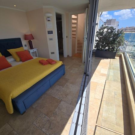 Unique Seafront Triplex Penthouse With Panoramic Bedroom & Rooftop Jacuzzi Overlooking Valletta Σλιέμα Εξωτερικό φωτογραφία