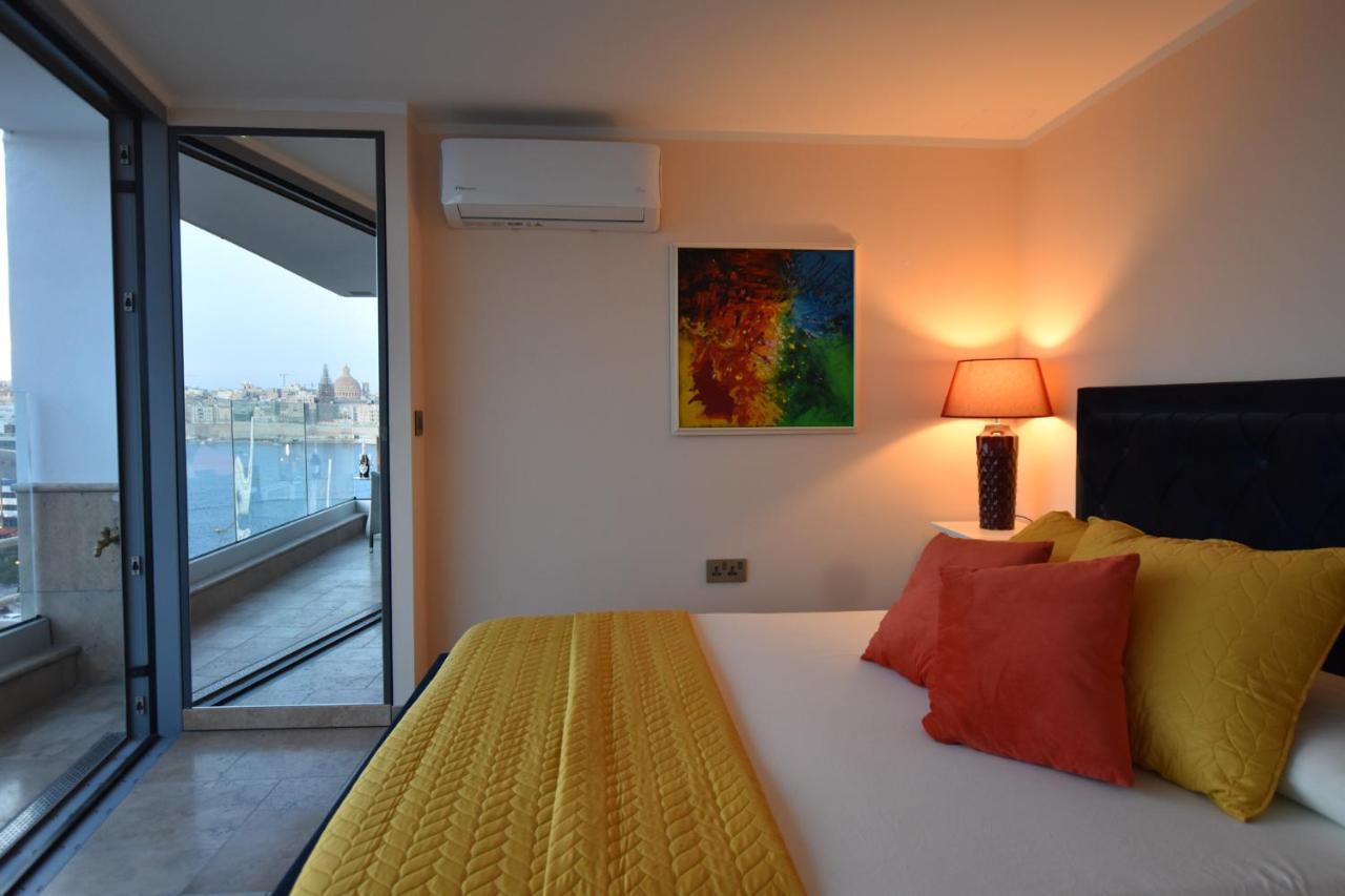 Unique Seafront Triplex Penthouse With Panoramic Bedroom & Rooftop Jacuzzi Overlooking Valletta Σλιέμα Εξωτερικό φωτογραφία