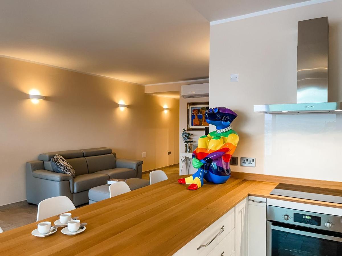 Unique Seafront Triplex Penthouse With Panoramic Bedroom & Rooftop Jacuzzi Overlooking Valletta Σλιέμα Εξωτερικό φωτογραφία