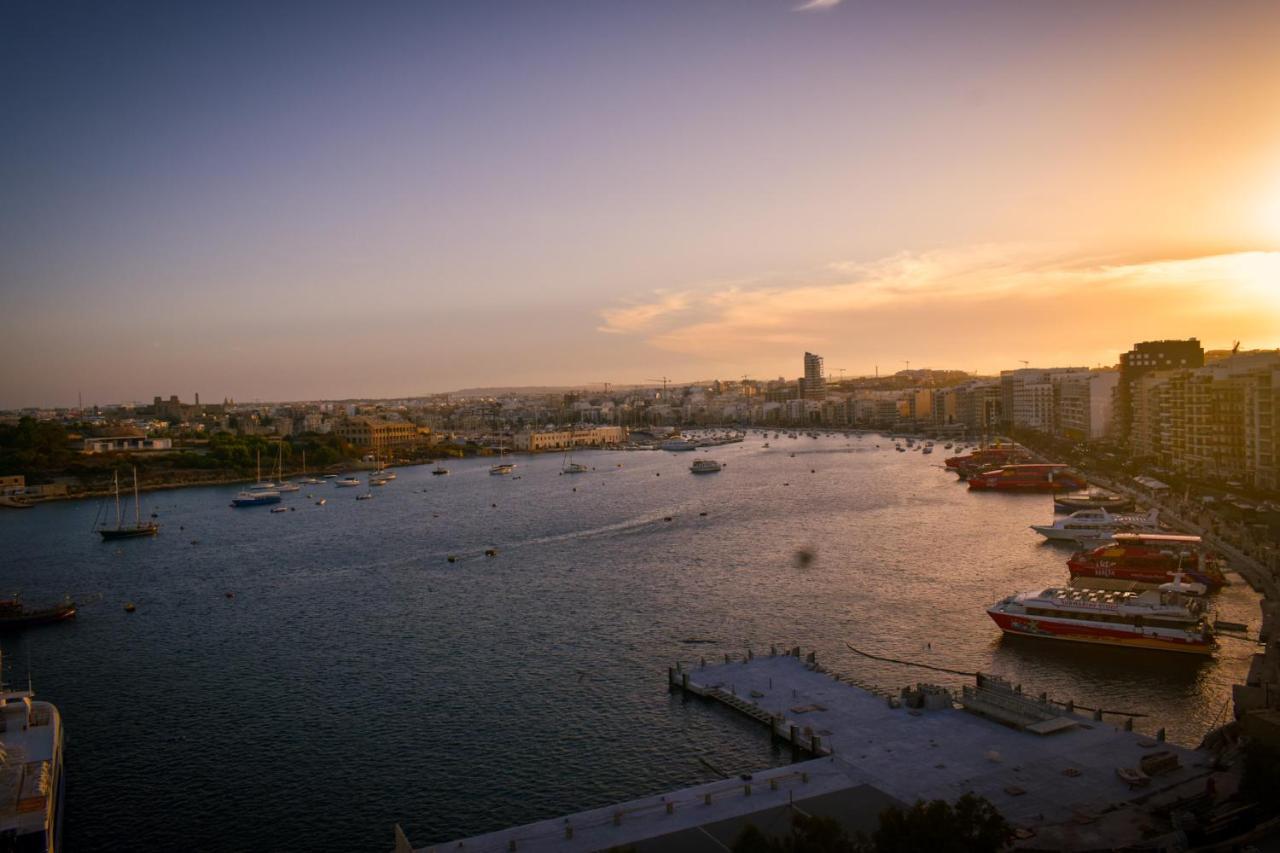 Unique Seafront Triplex Penthouse With Panoramic Bedroom & Rooftop Jacuzzi Overlooking Valletta Σλιέμα Εξωτερικό φωτογραφία