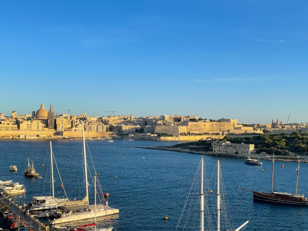 Unique Seafront Triplex Penthouse With Panoramic Bedroom & Rooftop Jacuzzi Overlooking Valletta Σλιέμα Εξωτερικό φωτογραφία