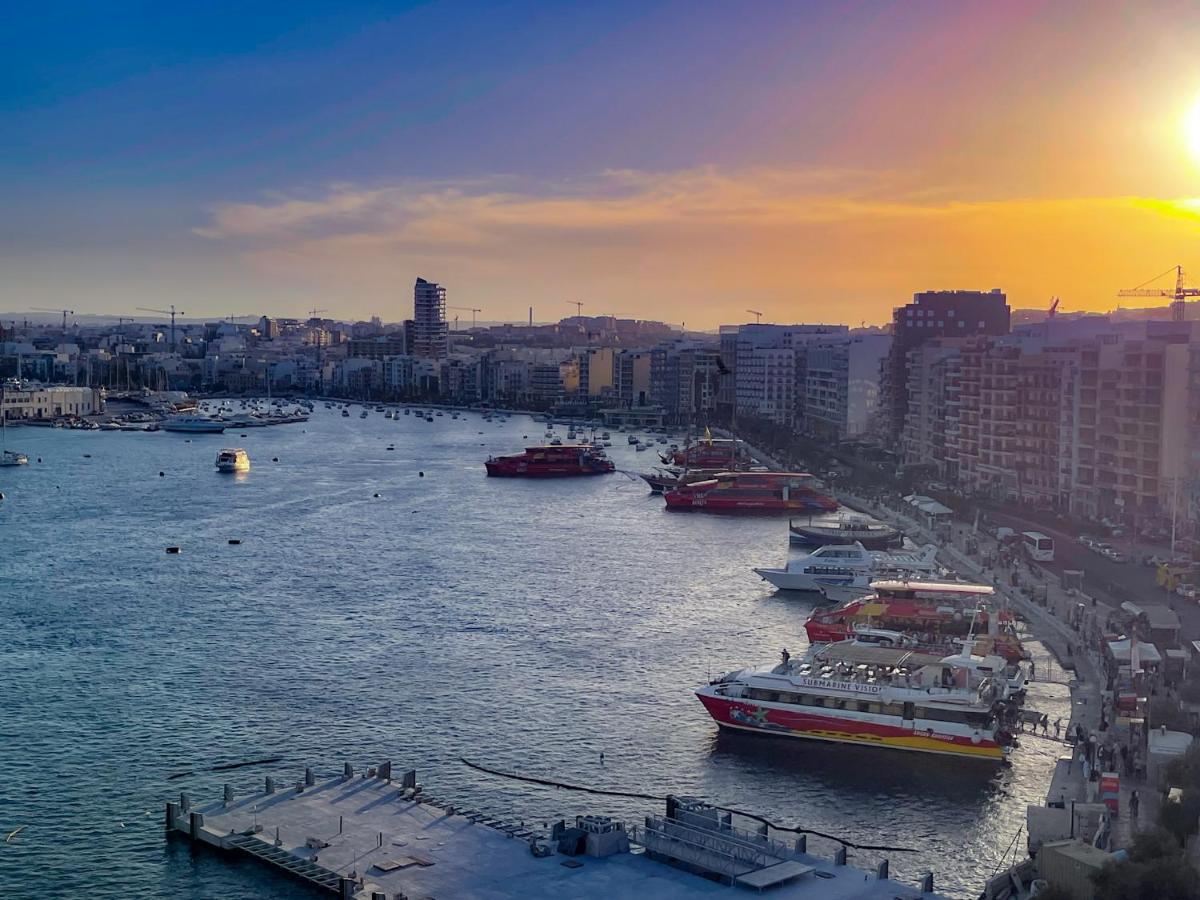 Unique Seafront Triplex Penthouse With Panoramic Bedroom & Rooftop Jacuzzi Overlooking Valletta Σλιέμα Εξωτερικό φωτογραφία
