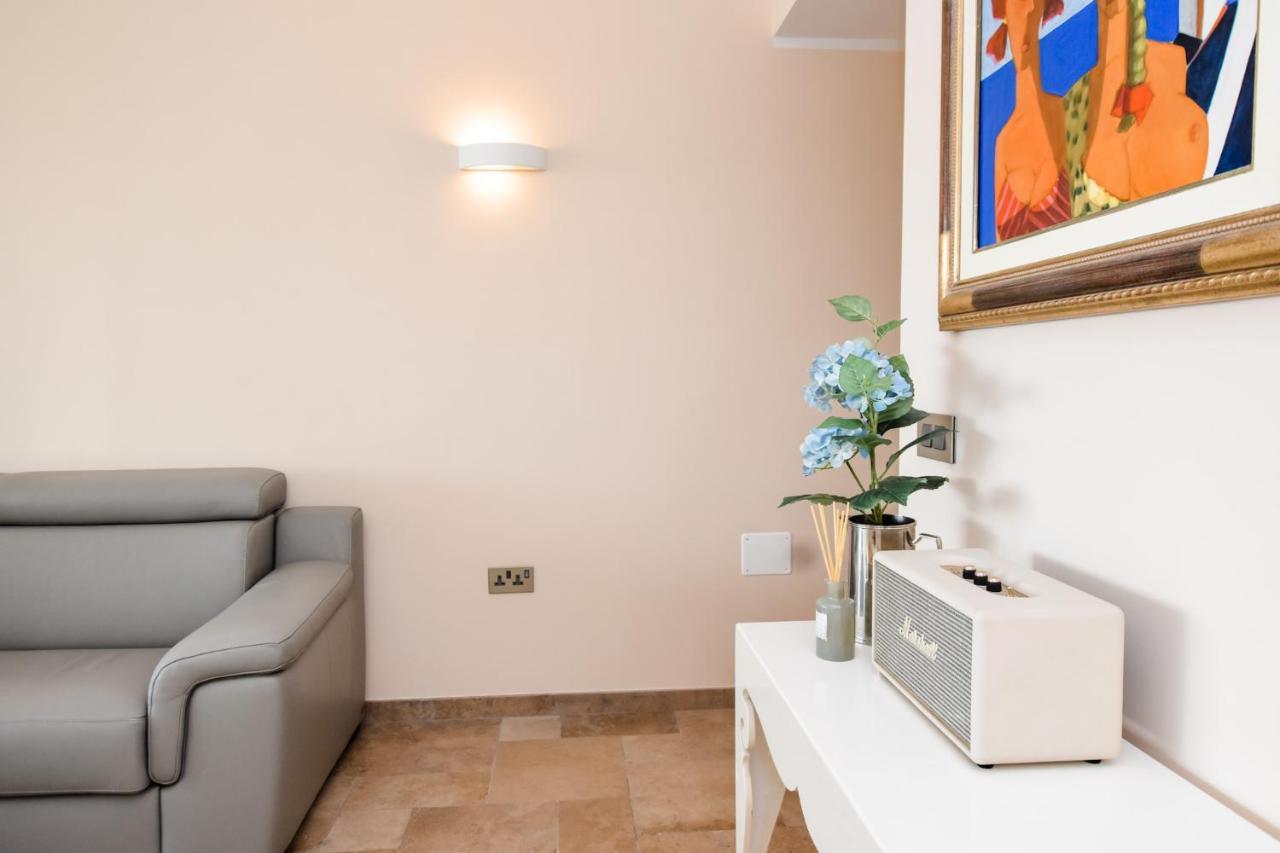 Unique Seafront Triplex Penthouse With Panoramic Bedroom & Rooftop Jacuzzi Overlooking Valletta Σλιέμα Εξωτερικό φωτογραφία
