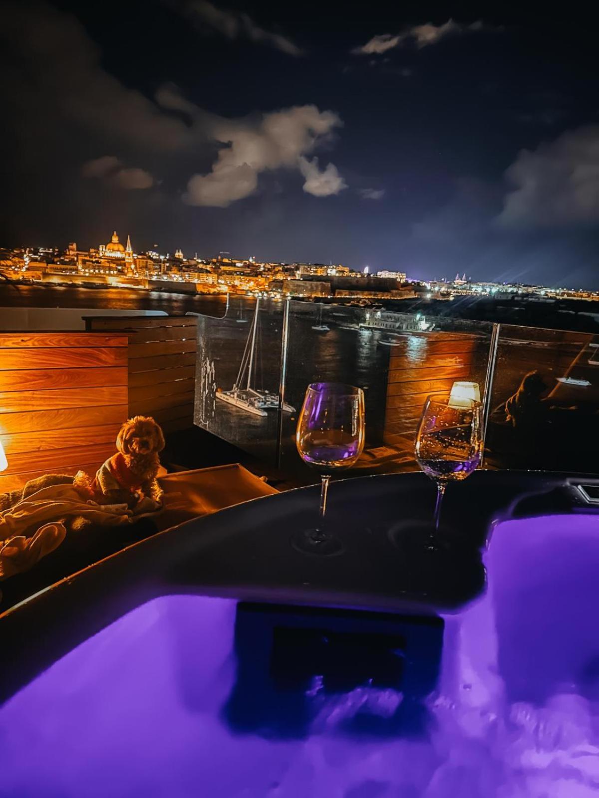 Unique Seafront Triplex Penthouse With Panoramic Bedroom & Rooftop Jacuzzi Overlooking Valletta Σλιέμα Εξωτερικό φωτογραφία
