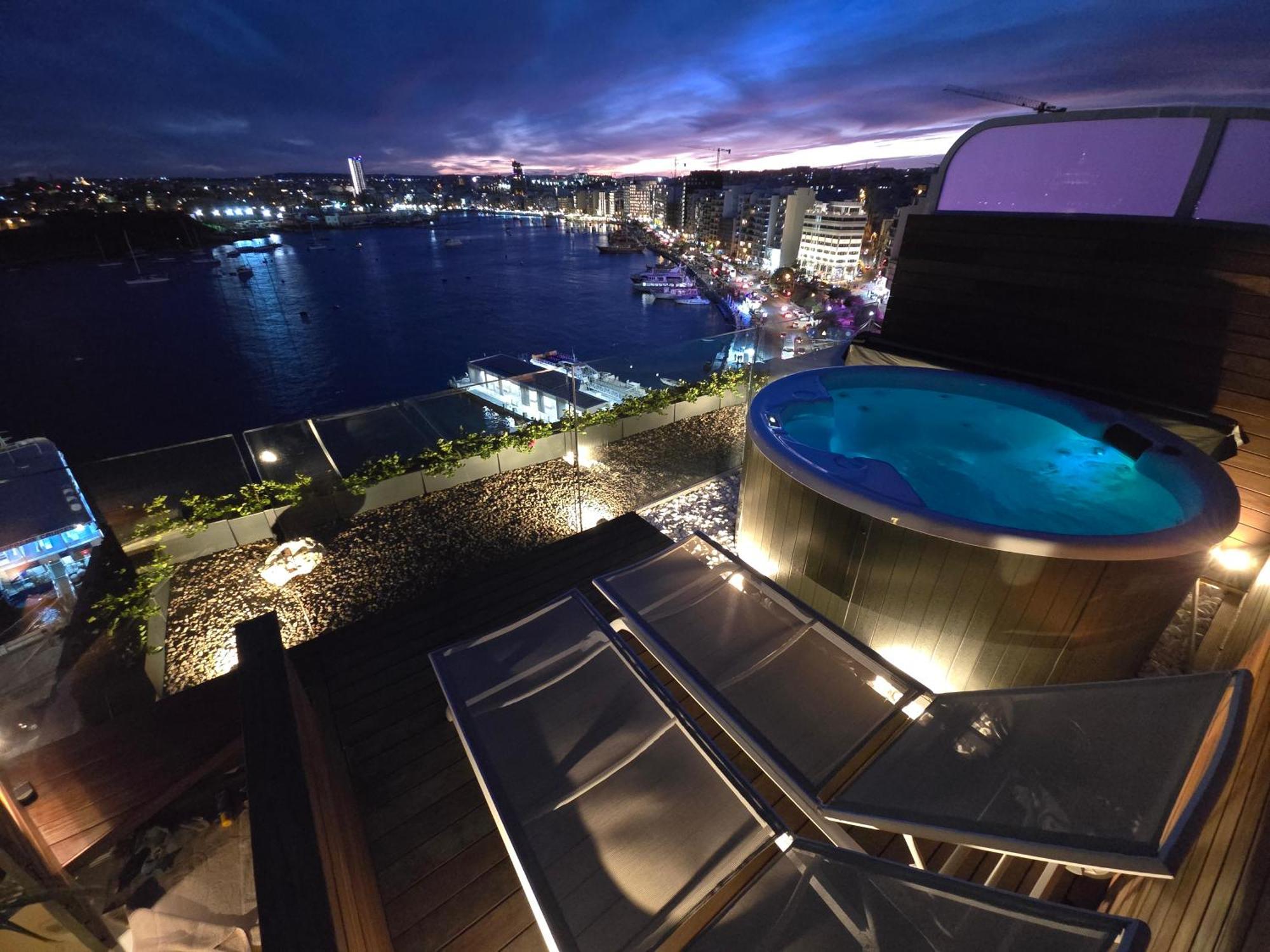 Unique Seafront Triplex Penthouse With Panoramic Bedroom & Rooftop Jacuzzi Overlooking Valletta Σλιέμα Εξωτερικό φωτογραφία