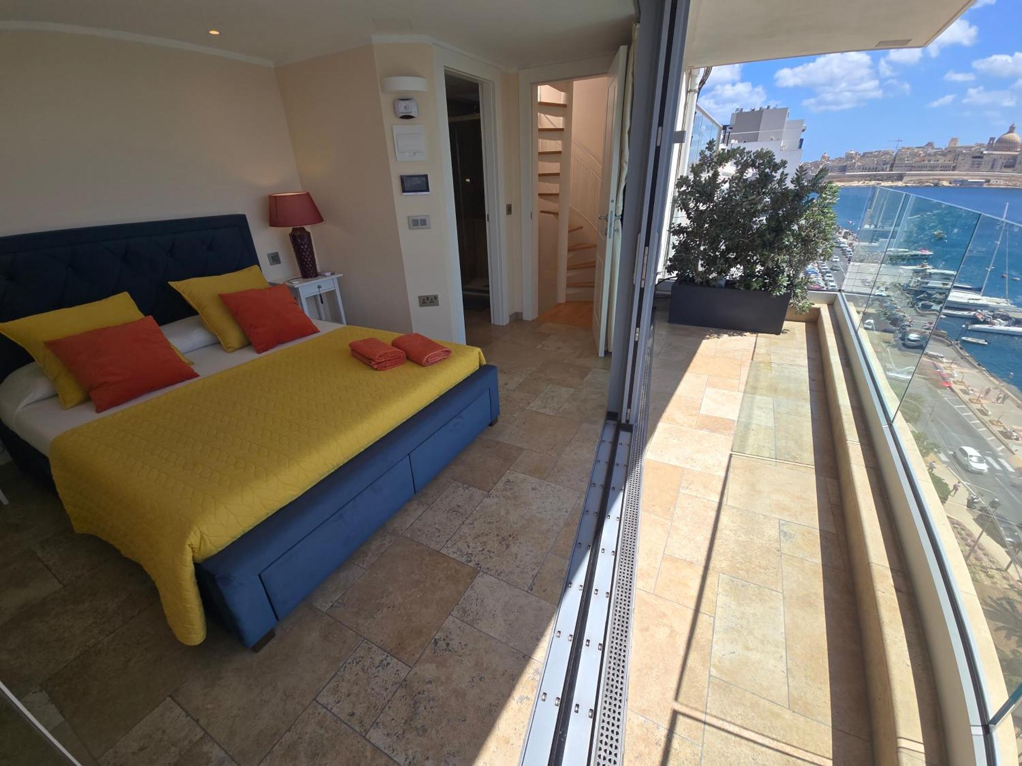 Unique Seafront Triplex Penthouse With Panoramic Bedroom & Rooftop Jacuzzi Overlooking Valletta Σλιέμα Εξωτερικό φωτογραφία