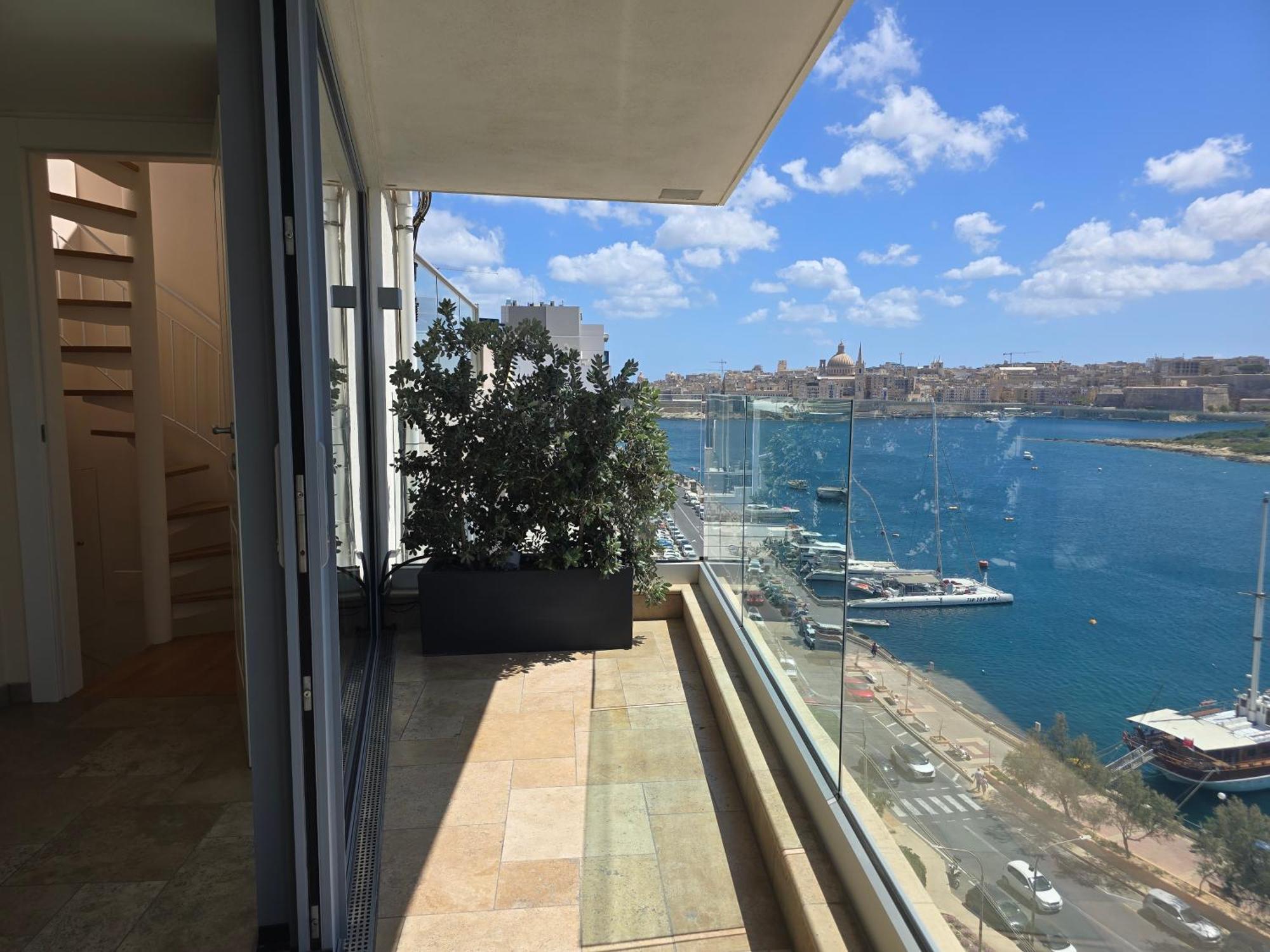 Unique Seafront Triplex Penthouse With Panoramic Bedroom & Rooftop Jacuzzi Overlooking Valletta Σλιέμα Εξωτερικό φωτογραφία